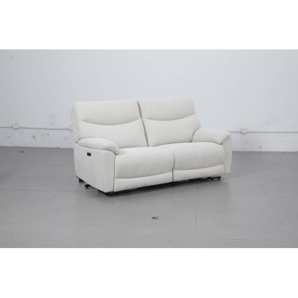 Dvivietė sofa su elektriniais reglaineriais 51197M, šviesiai pilka Dvivietė sofa su elektriniais reglaineriais 51197M, šviesiai pilka