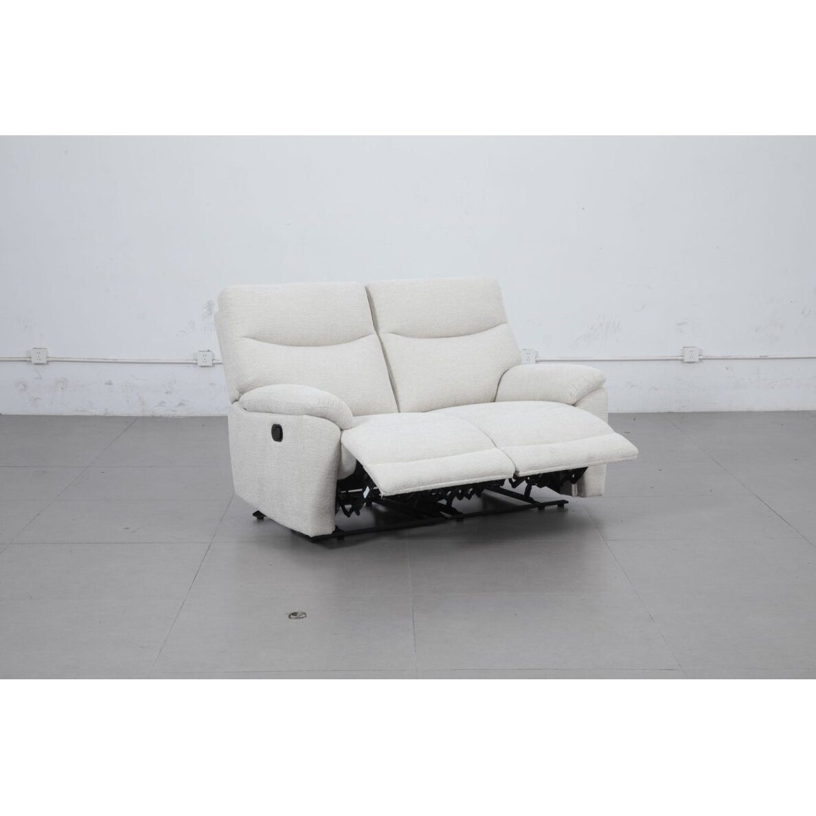 Dvivietė sofa su reglaineriais 51197M, šviesiai pilka 1