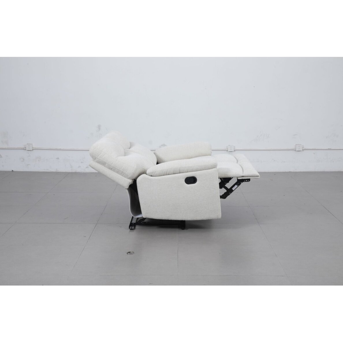 Dvivietė sofa su reglaineriais 51197M, šviesiai pilka 2 Dvivietė sofa su reglaineriais 51197M, šviesiai pilka 2